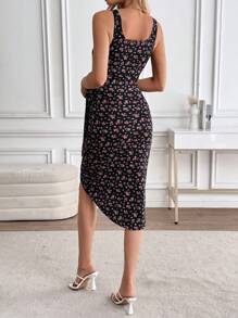 EMERY ROSE 女式波西米亚风黑色花卉印花中长款圆领裹身连衣裙。这款无袖针织面料连衣裙采用迷人的裹身下摆设计，非常适合休闲外出和夏季活动。花卉中长款连衣裙 女式中长款连衣裙 花卉夏季连衣裙 黑色花卉连衣裙 女式花卉连衣裙