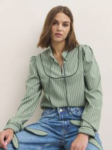 Nöista Áo sơ mi màu xanh bạc hà , được thiết kế với tay áo cách điệu và cổ áo thắt nơ. Một lựa chọn hoàn hảo cho mùa thu, phong cách đi học hoặc công sở. Chuyên nghiệp nhưng vẫn trẻ trung - nâng tầm phong cách công sở hoặc thường ngày của bạn mùa thu này. - màu xanh lá - Xem 7