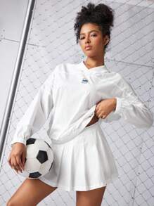 SHEIN Sports بدلة رياضية نسائية كاجوال مكونة من بلوزة فضفاضة بكتف منسدل وطبعة حروف وتنورة قصيرة مطوية، ملابس العودة إلى المدرسة، التخرج، العودة إلى المدرسة، طقم ملابس رياضية نسائية أنيقة لليوجا والرياضات النسائية، طقم ملابس رياضية كاجوال للأنشطة الخارجية، طقم تمرين نسائي، طقم تنورة بيضاء وسويت شيرت، ملابس الشارع، أسلوب الموضة، Y2K، ريترو - أبيض - مشاهدة 3