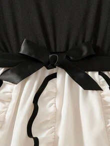 SHEIN 女童纯色针织拼接撞色荷叶边下摆休闲连衣裙 - 黑與白 - 查看 3