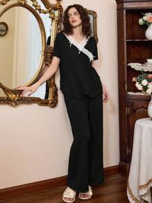 SHEIN Bộ đồ ngủ lụa sữa siêu mềm thiết kế bất đối xứng thắt nơ bí ẩn lãng mạn cổ chữ V viền ren cho nữ, tay ngắn và quần dài - màu đen - Xem 5