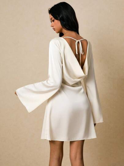 Poéselle Damkort klänning, satintyg öppen rygg, draperad halsringning utsvängda ärmar elegant klänning damer enkel enfärgad krage rygglös knytdetalj utsvängda ärmar kort klänning lämplig för vår och höst höstklänningar för kvinnor höstklänning för bröllopsgäster vinterklänning höstkläder för kvinnor höstklänningar för kvinnor vinterkläder vinteroutfits för kvinnor vinterkläder kvinnor homecomingklänning night outfits kvinnor dejtklänning bröllopsgästklänning kvinnor y2k-kläder gamla pengar klänning gamla pengar outfits kvinnor böljande klänning, bröllopsgästklänning