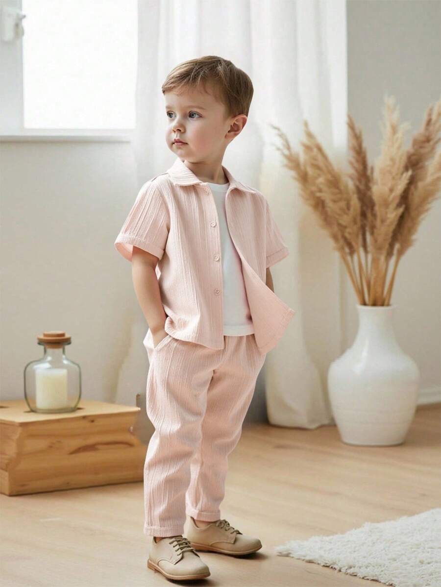 SHEIN Vintaside Kids 2 件套年轻男孩休闲学院风字母 Polo 领短袖衬衫和短裤,舒适透气,适合日常穿着、上学、度假、旅行、放松、日光浴、夏季 - 米色 - 查看 1