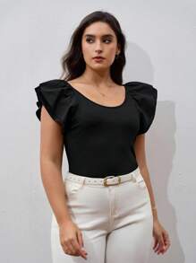 SHEIN Clasi Camiseta casual de talla grande con bajo con volantes, color liso, parte superior casual para mujer, ropa de mujer, blusas de verano, ropa bohemia de verano para mujer, ropa de playa, blusas de verano, conjuntos de verano para mujer, atuendo de concierto para mujer, ropa de mujer bohemia