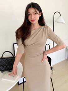 DAZY 女士斜肩腰褶中长裹身连衣裙 - 卡其色 - 查看 5