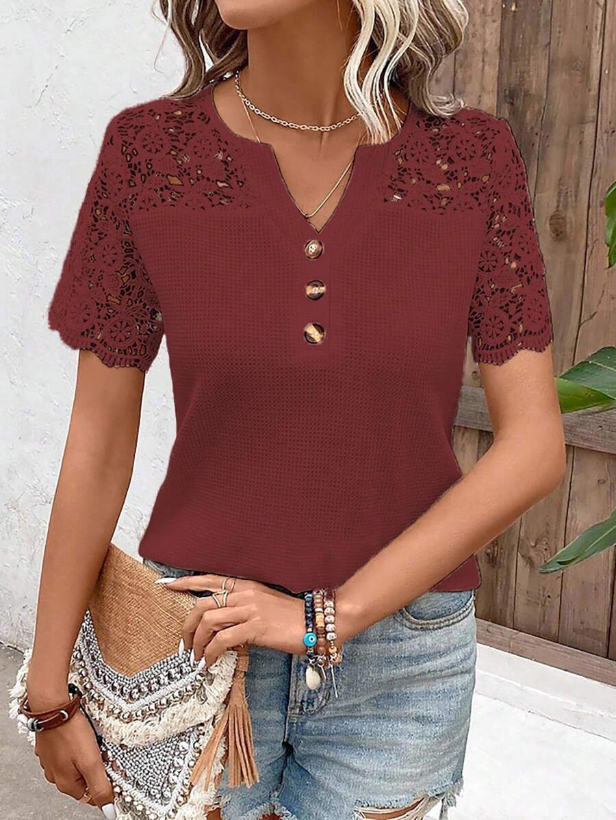 SHEIN LUNE Áo thun tay ngắn cổ chữ V họa tiết hoa ren chắp vá dành cho nữ - Màu Đỏ Sâu - Xem 1