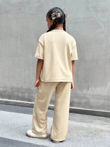 SHEIN 青少年女孩宽松落肩贴布中袖运动衫和褶皱运动裤套装，返校装 - 卡其色 - 查看 2