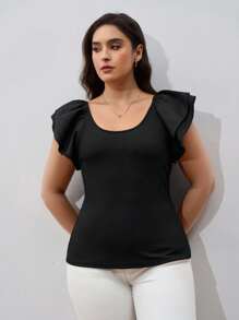 SHEIN Clasi Camiseta casual de talla grande con bajo con volantes, color liso, parte superior casual para mujer, ropa de mujer, blusas de verano, ropa bohemia de verano para mujer, ropa de playa, blusas de verano, conjuntos de verano para mujer, atuendo de concierto para mujer, ropa de mujer bohemia