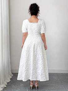 SHEIN Tall Vestido blanco romántico y elegante con estampado floral texturizado para mujer de talla grande, femenino y elegante, vestido largo blanco puro para fiesta, cita, salida, sesión de fotos - Blanco - Ver 2