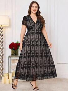 Modelyn Robe élégante de grande taille à manches courtes en maille brodée col en V coupe évasée, printemps/été - Noir - Voir 3