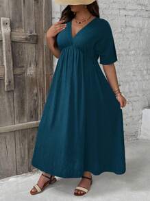 SHEIN VCAY Plus Size Women V-Neck Solid Color Short Sleeve Casual Vacation Dress