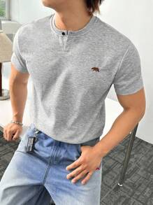 Mainfolk Herren graues gestricktes Kurzarm T-Shirt, geeignet für den Sommer - Hellgrau - Übersicht 2