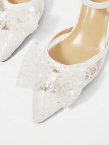 CUCCOO HITCHD 1 双女式白色蕾丝尖头穆勒鞋，珍珠蝴蝶结装饰和网眼细节，高跟鞋 - 白色 - 查看 10