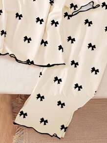 SHEIN Bộ đồ ngủ 2 món cho nữ, màu mơ in họa tiết nơ đen toàn bộ, thiết kế viền tương phản, áo tay ngắn và quần dài, bộ đồ ngủ thanh lịch, thời trang trở lại trường - Màu be - Xem 9