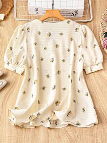 Mulvari 大码女式花卉纽扣设计短款泡泡袖衬衫