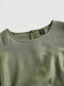 SHEIN MOD Vestido midi elegante sin mangas para mujer de talla grande con cuello redondo y lazo en la cintura en unicolor