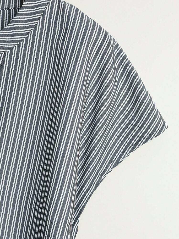 Plus Size Women Striped V-Neck Batwing Short Sleeve Casual Loose Fit Tunic Blouse - Black and White - View 4