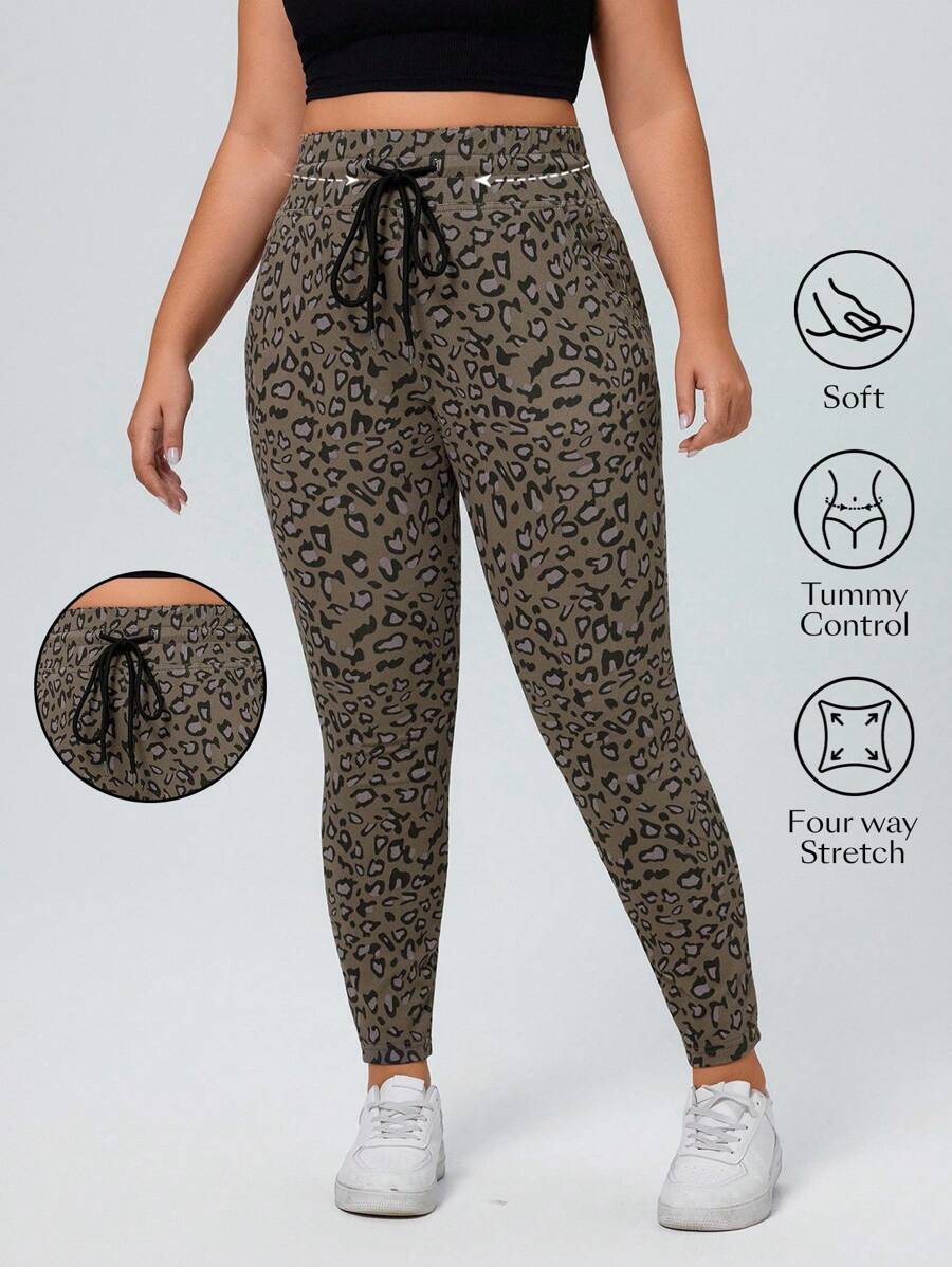SHEIN Essnce Jeans casuales ajustados de talla grande para mujer con estampado de leopardo y cordón en la cintura - Gris - Ver 1