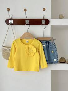 SHEIN Playful Pals 女婴春秋时尚街头风格可爱两件套：黄色长袖花朵装饰上衣和印花牛仔 A 字裙，适合日常穿着、拍照和旅行 - 彩色 - 查看 3