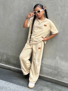 SHEIN 青少年女孩宽松落肩贴布中袖运动衫和褶皱运动裤套装，返校装 - 卡其色 - 查看 5