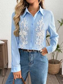 SHEIN LUNE 浅蓝色长袖女式休闲衬衫，前襟饰有蕾丝花饰 - 淺藍色 - 查看 4