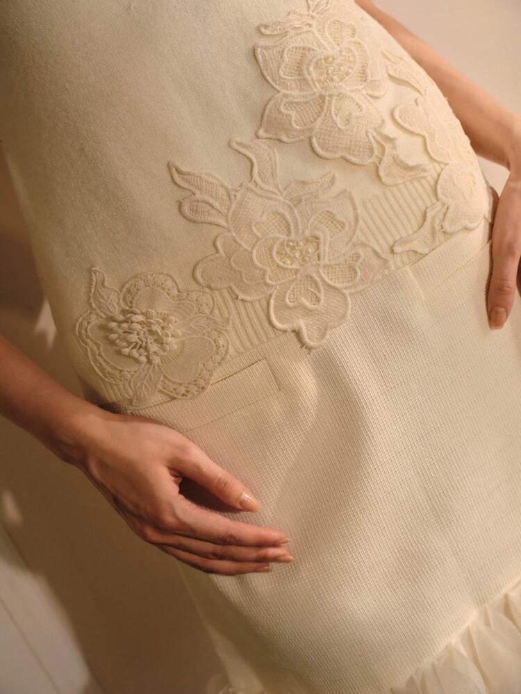 EMBROIDERY FLORAL PATTERN SHORT SLEEVE SOLID KNIT TOP