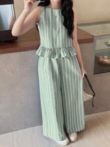 SHEIN Bộ áo không tay sọc xanh lá cây và trắng có cúc gỗ và quần ống đứng cho bé gái tuổi teen, trang phục ngày lễ thường ngày. Thích hợp cho kỳ nghỉ xuân/hè, tiệc tùng, thanh lịch, trở lại trường, dễ thương, dã ngoại ngoài trời cùng gia đình và mặc hàng ngày. - Màu xanh Bạc hà - Xem 4