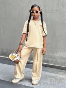 SHEIN 青少年女孩宽松落肩贴布中袖运动衫和褶皱运动裤套装，返校装 - 卡其色 - 查看 1