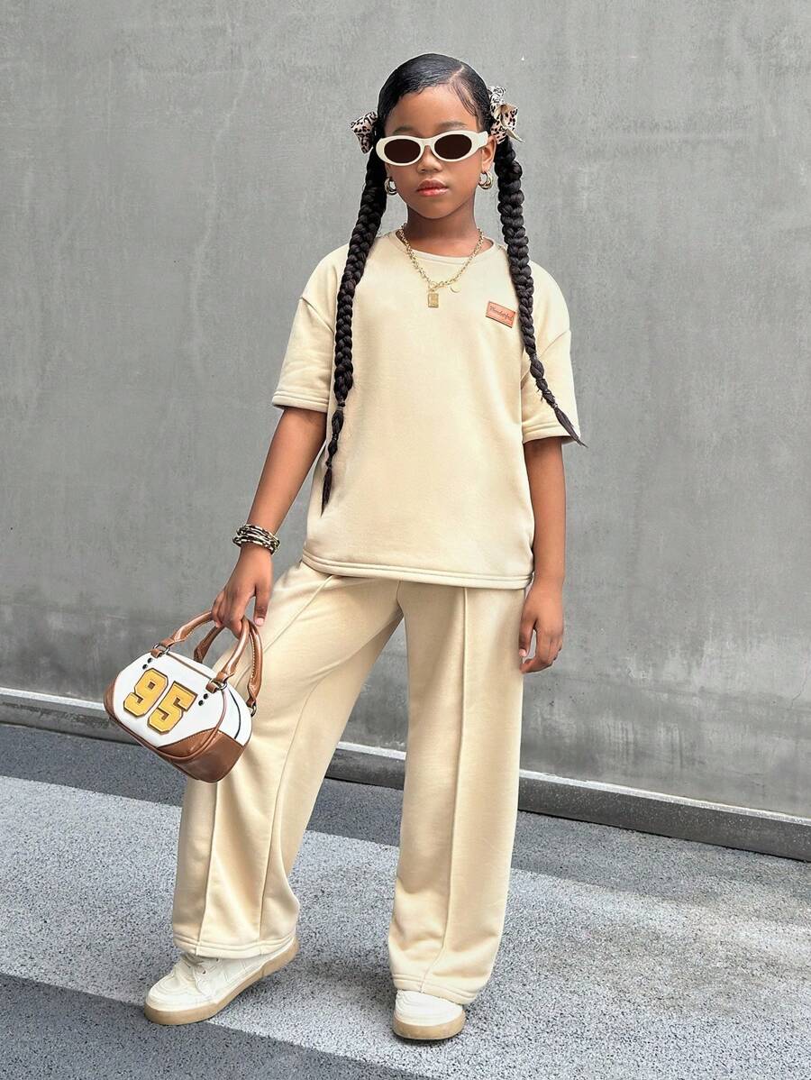 SHEIN 青少年女孩宽松落肩贴布中袖运动衫和褶皱运动裤套装，返校装 - 卡其色 - 查看 1