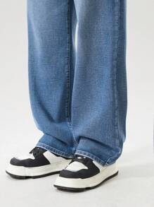 SHEIN Jeans casual e versatili per ragazzi adolescenti, capo di moda semplice e comodo, pantaloni in denim con gamba ampia e vestibilità comoda, lavaggio dell'acqua, effetto slavato e strappato, colore nero