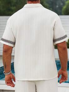 Manfinity CasualCool Herrskjorta med geometriskt tryck och kortärmad avslappnad klädsel - Aprikos - Visa 2