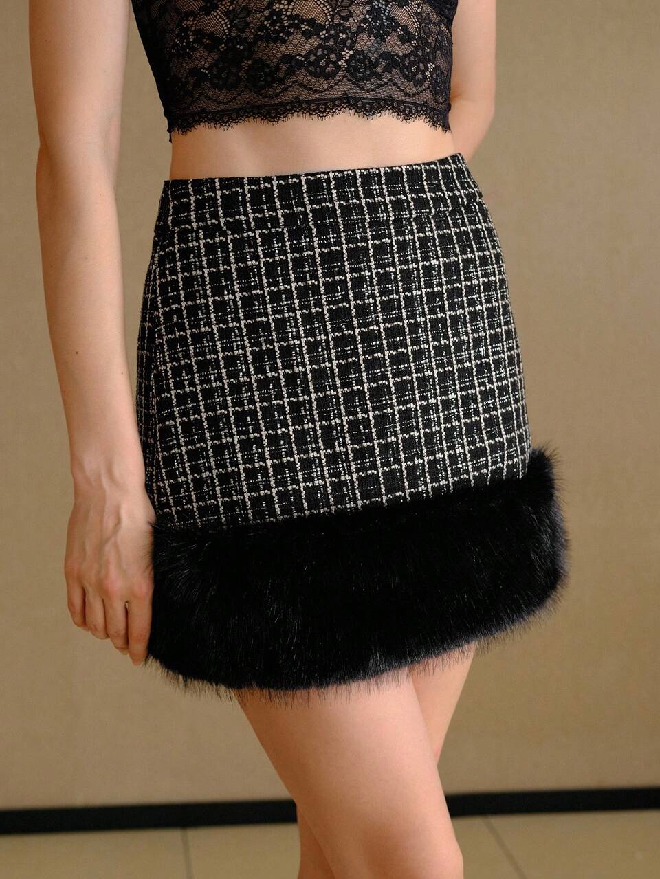 TWEED CONTRAST FURRY HEM SKIRT