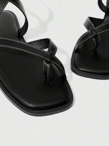 HighSole Sandalias planas de mujer con estilo y encanto informal, color negro, decoración de hebilla de metal, material de PU, punta redonda, cómodas para la oficina, la calle, las fiestas, primavera/verano, adecuadas para vestidos, vaqueros, shorts, playa - Negro - Ver 8
