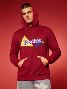 Doritos X SHEIN هودي كاجوال للرجال بجيب وطباعة هندسية وحرفية، للارتداء اليومي - عنابي اللون - مشاهدة 6