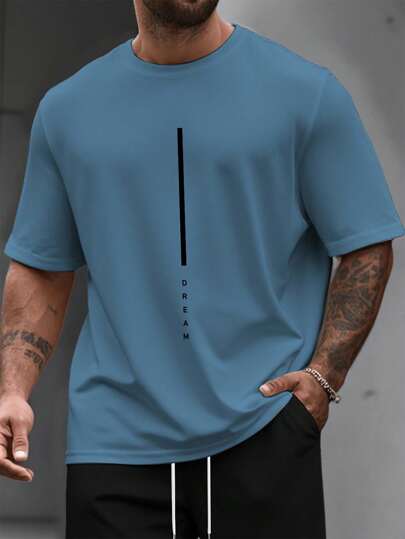 Manfinity Homme قميص تيشرت كاجوال قصير الأكمام مطبوع بشعار مقاس كبير للرجال ، صيفي