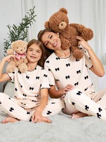 SHEIN Bộ đồ ngủ 2 món cho nữ, màu mơ in họa tiết nơ đen toàn bộ, thiết kế viền tương phản, áo tay ngắn và quần dài, bộ đồ ngủ thanh lịch, thời trang trở lại trường - Màu be - Xem 5