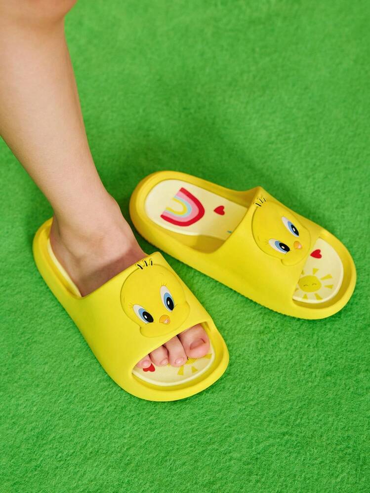 LOONEY TUNES X SHEIN Cute Cartoon Pattern Yellow Children's Slippers, Suitable For Young Children And Children, Quick-Drying, Light And Durable, Unisex, Suitable For Indoor And Outdoor Wear At Home, Bathrooms, Playgrounds, Swimming Pools, Beaches, Etc. - Yellow - View 7