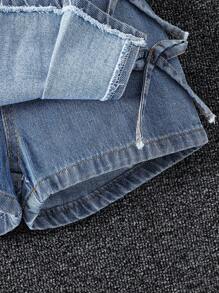 SHEIN 年轻女孩儿童女孩休闲时尚褶皱设计裤，带蝴蝶结侧边带，水洗牛仔蓝色舒适腰部百搭短裙，新款简约街头时尚 - 中等水洗藍 - 查看 6