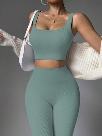 مجموعتان من الملابس الرياضية عديمة الوصلات مرنة للغاية ،مجموعة التراكسوت، توب خزامى و بنطلون قصير مسيطر على البطن, ملابس نسائية للتمارين الرياضية