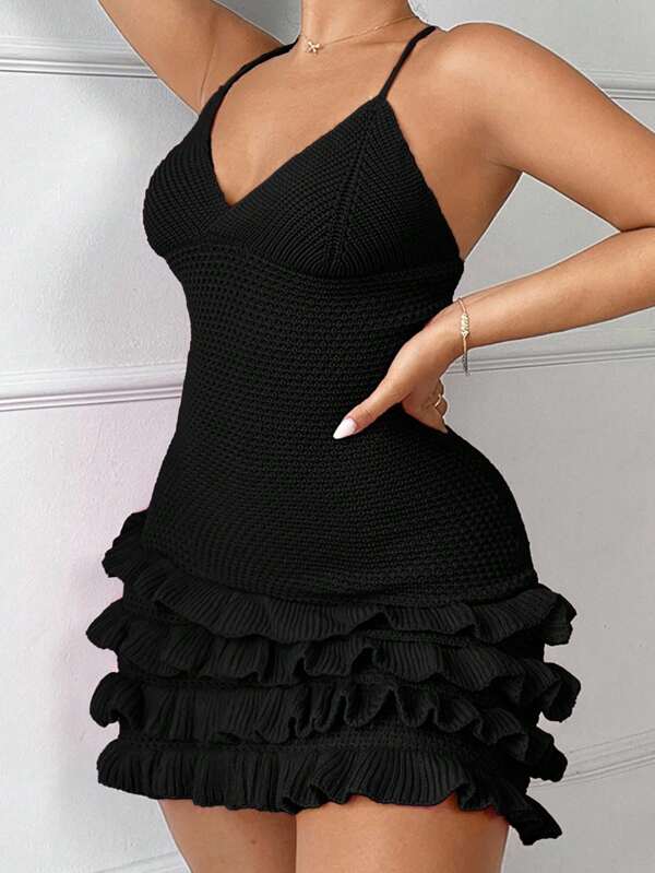SHEIN SXY Robe d'été femme grande taille élégante et sexy. Robe de base colorée à carreaux avec bretelles spaghetti en crochet. Robe en tricot multicouche avec volants sur le bas. Facile à assortir, effet mincissant, met en valeur la silhouette.