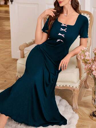 Elegant kontrastfärgad rosettdekoration för kvinnors nattklänning