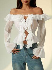 SHEIN PETITE قميص نسائي أبيض طويل الأكمام واحد الكتف ذو كشكشة رومانسي وجذاب للربيع والصيف، به كشكشة في الرقبة وذيل غير متماثل، مناسب للأعياد والعطلات والحفلات والاستخدام اليومي