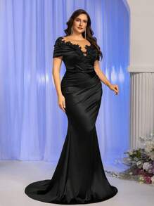 SHEIN Belle 大码优雅奢华刺绣蕾丝贴花薄纱短袖弹力缎面美人鱼连衣裙，适合婚礼、派对、节日、舞会、晚礼服（装饰繁复）、情人节等场合。 - 黑色 - 查看 8