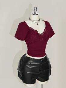 SHEIN ICON 加大码 V 领蕾丝拼布褶皱腰合身针织 T 恤，性感夏季上衣，婚礼宾客服装