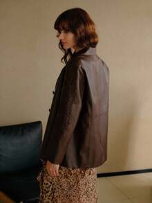 MOTF PREMIUM PU 皮革花卉刺绣西装外套 - 棕色 - 查看 3