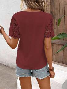 SHEIN LUNE Áo thun tay ngắn cổ chữ V họa tiết hoa ren chắp vá dành cho nữ - Màu Đỏ Sâu - Xem 2