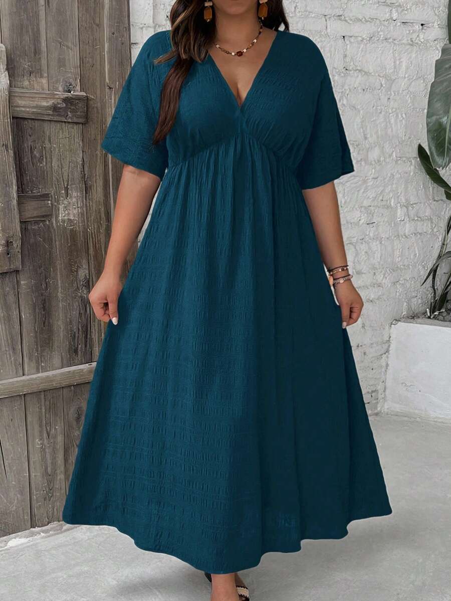 SHEIN VCAY Plus Size Women V-Neck Solid Color Short Sleeve Casual Vacation Dress