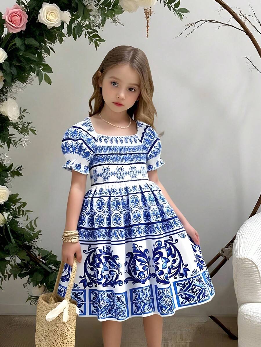 女孩波西米亚风方领短袖高腰短款花卉印花连衣裙，时尚优雅蓝色，夏季