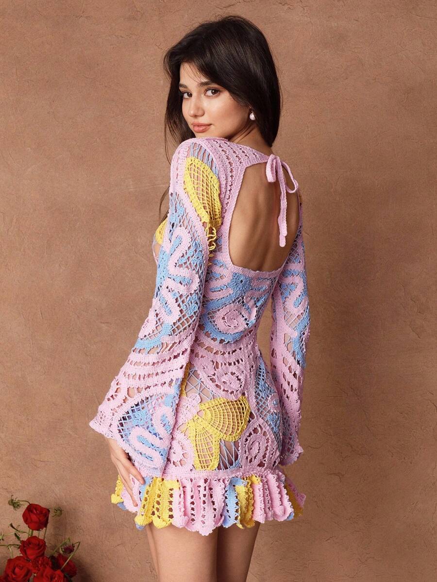 SHEIN Unity Robe mini élégante, sexy et romantique avec manches évasées en dentelle crochetée, empiècement ajouré et ourlet bicolore. Robe de fée - Multicolore - Voir 1