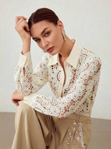 MOTF PREMIUM 凸纹蕾丝纽扣衬衫